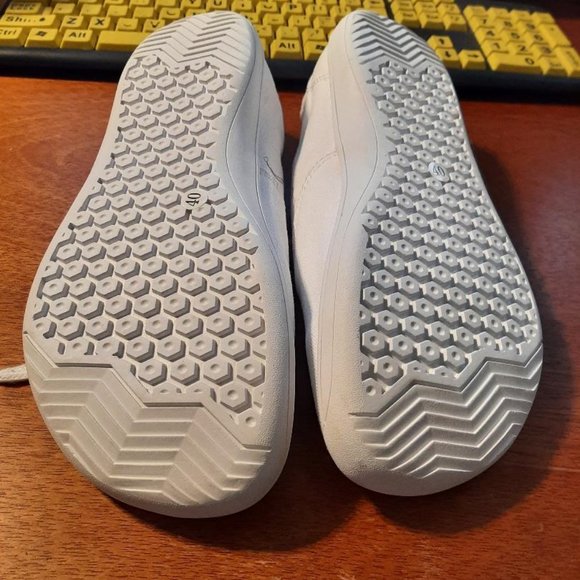 NEW ! Whitin Women Wide Toe White Canvas Sneaker Size US 9/EU40 - Picture 5 of 6